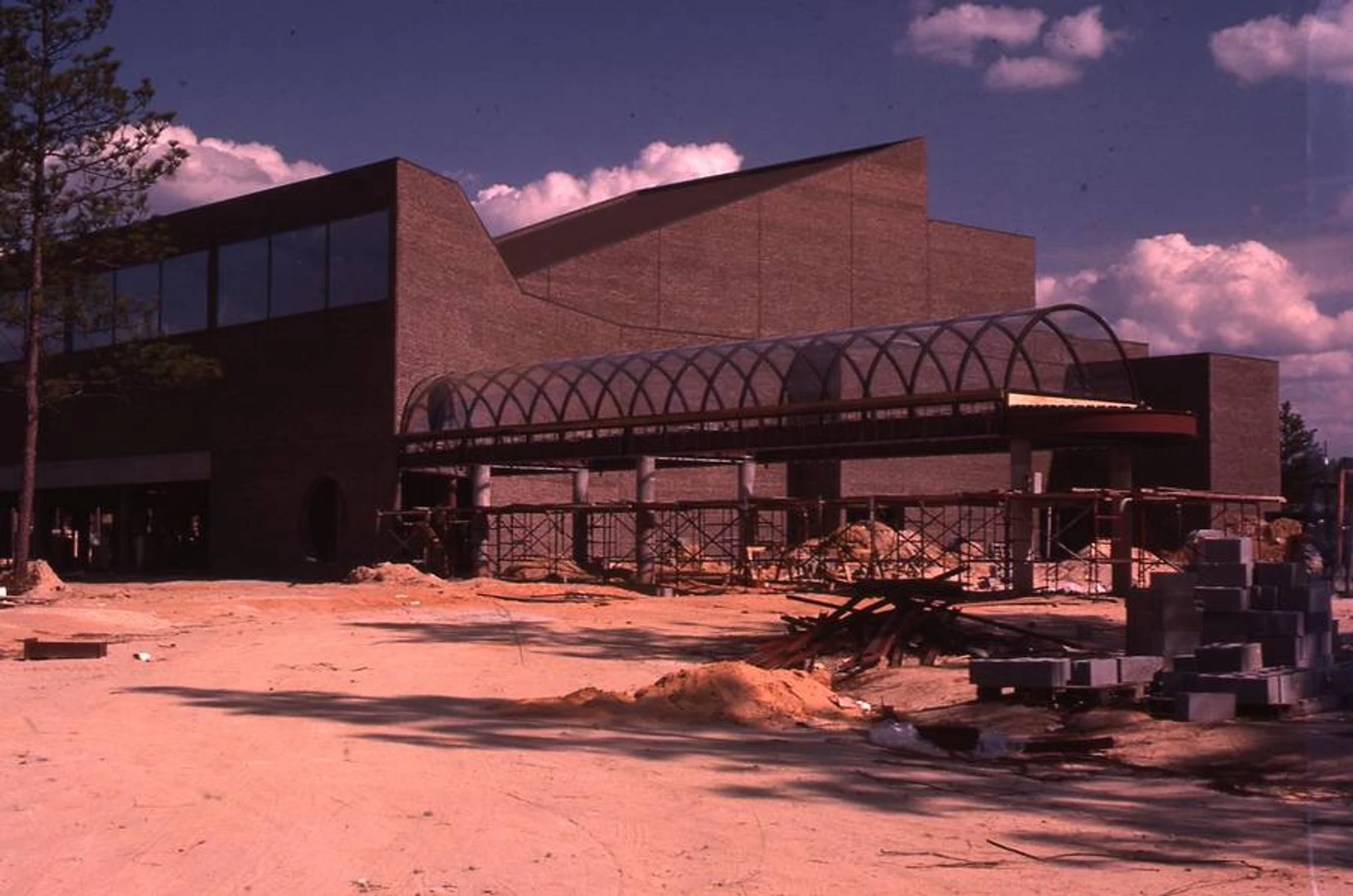 Construction of the Etherredge Center in 1985.