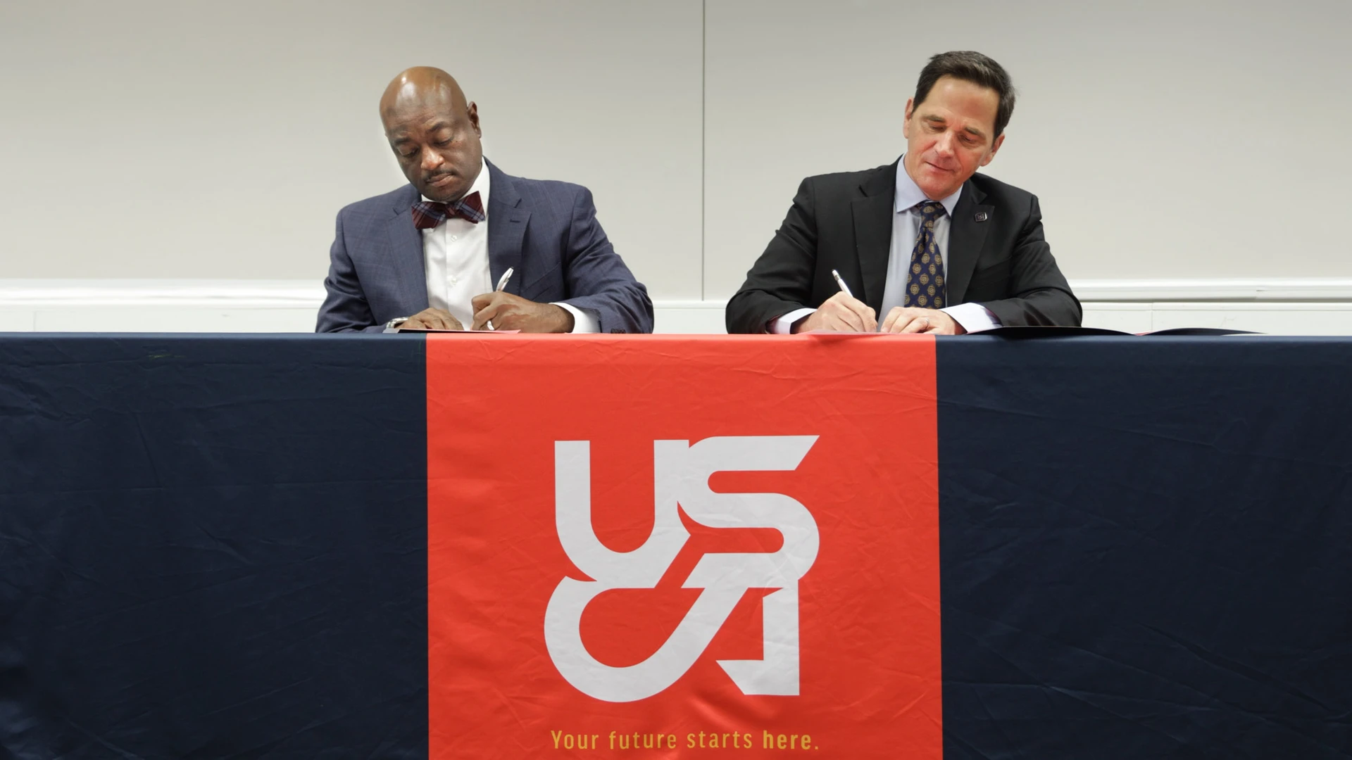 Dr. Corey Murphy, superintendent of ACPSD, and Dr. Daniel Heimmermann, chancellor at USCA, formally sign MOU agreement providing cyber services through the RSOC.