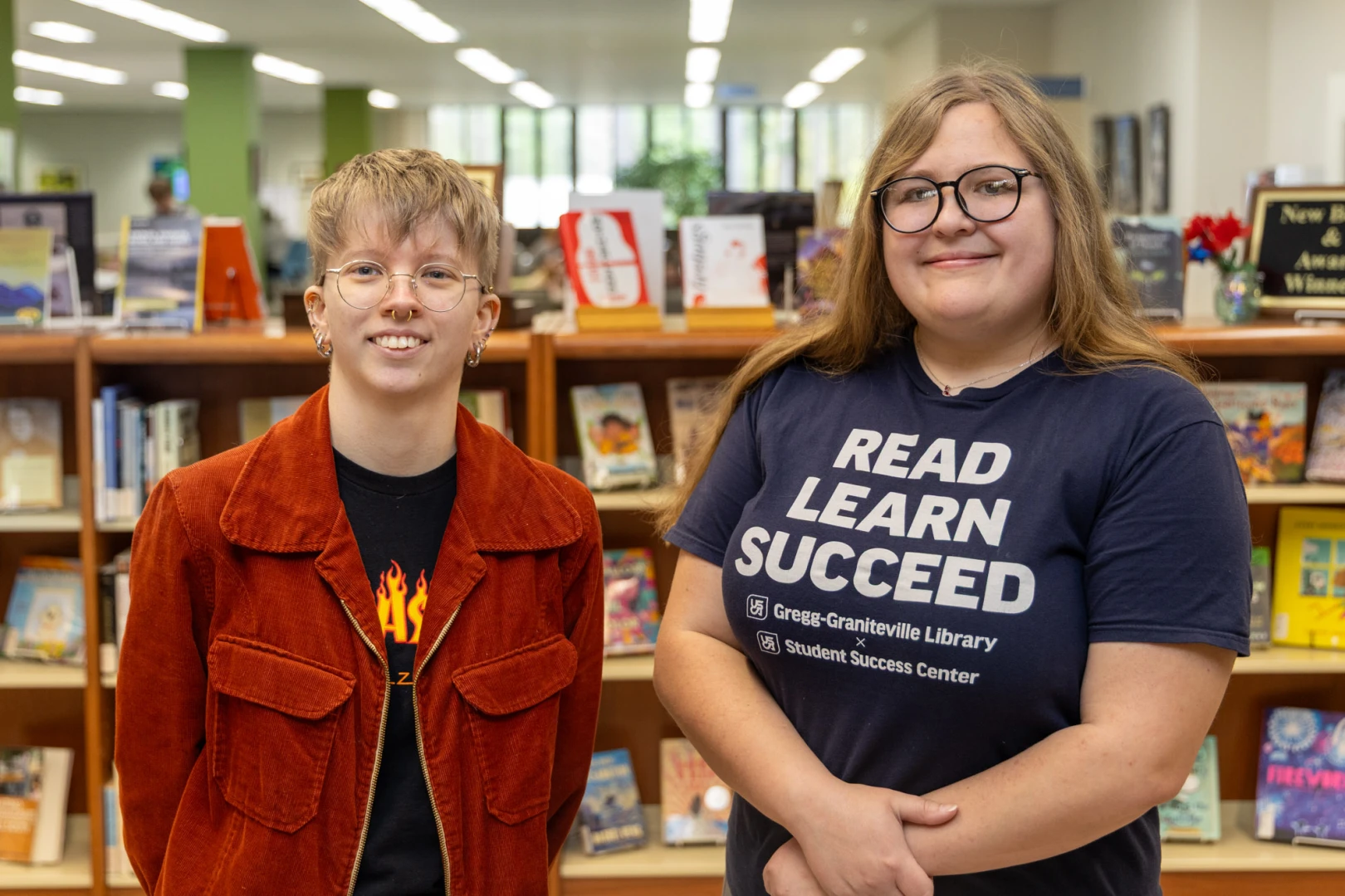 USCA’s 2026 Library Research Awards go to history major Caroline Wright, left, and nursing major Alexa Carnahan.  (USCA photo by John Antaki)